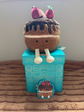 Jellycat Harrod’s Exclusive Glacy Chocolate Cake with sticker and box BNWT